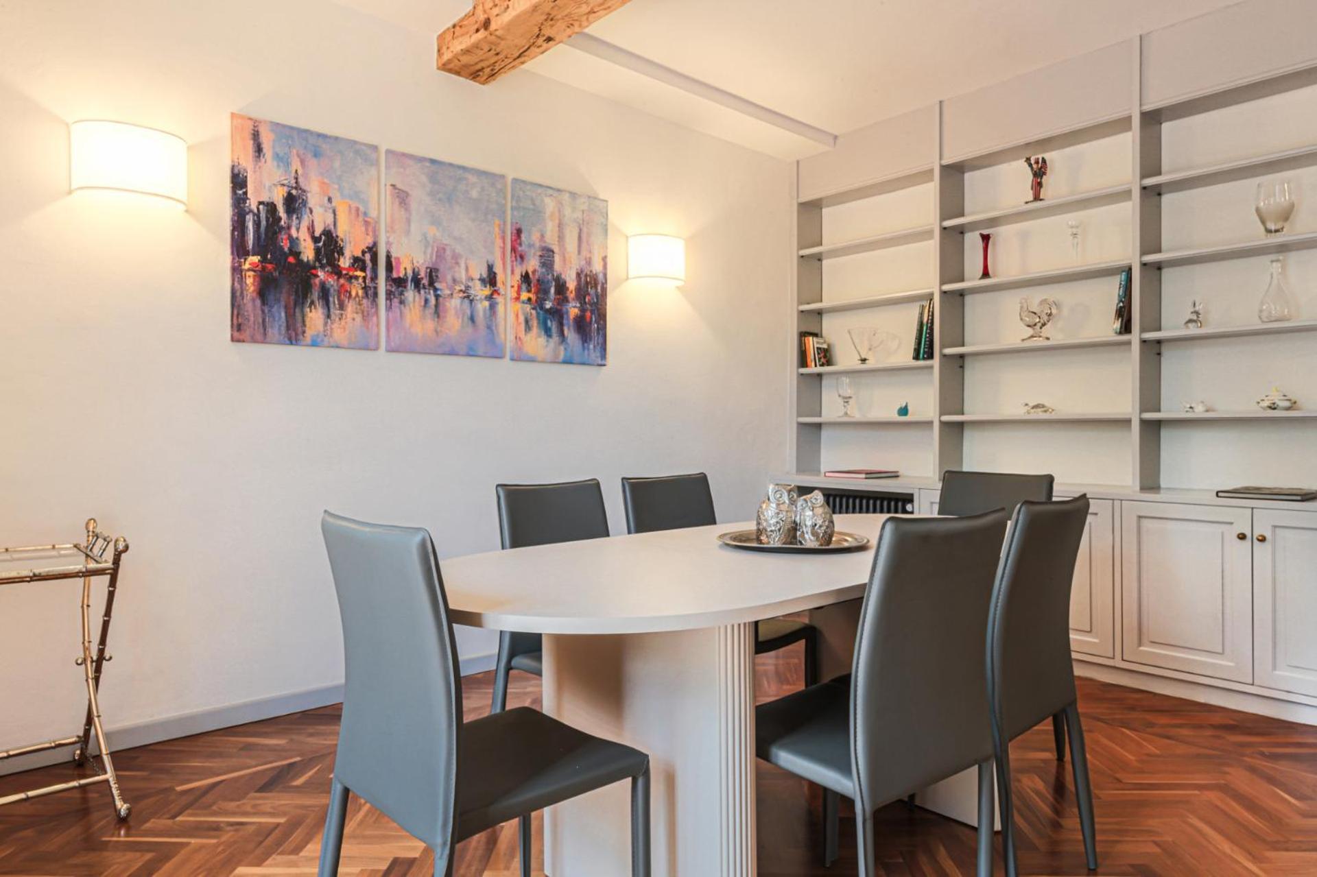 - Living In Oltrarno Florenz